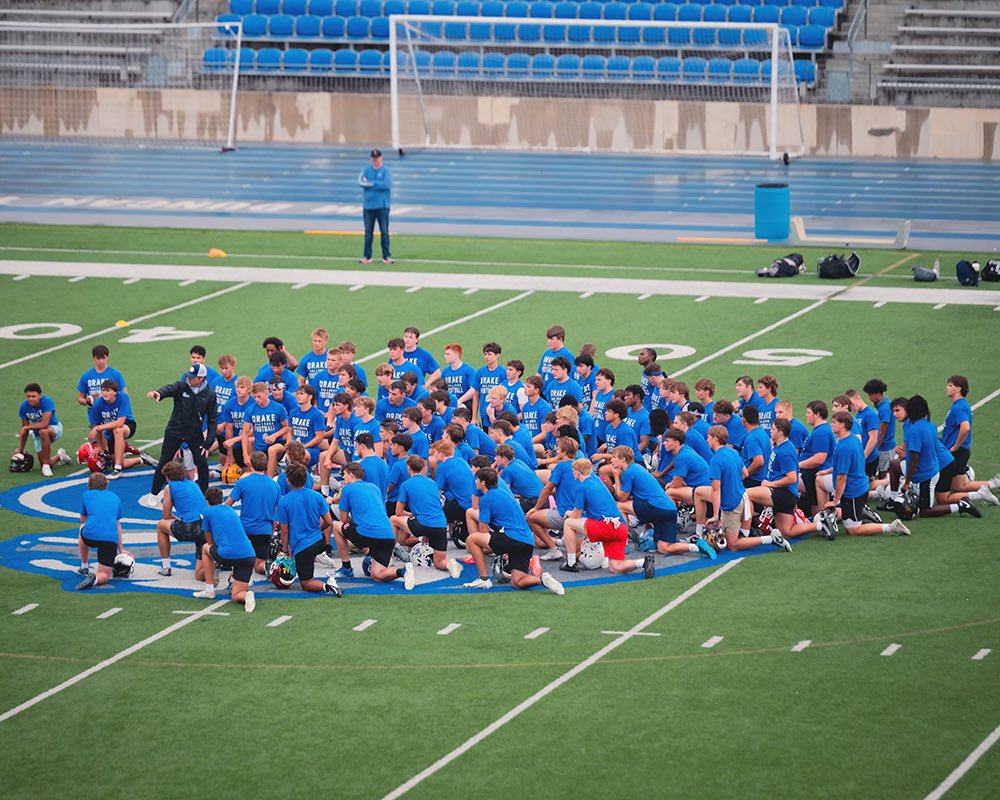 BeachyKeller's tweet photo. Yesterday I attended the One Day Prospect Camp at Drake University. Thank you to all of the coaches and staff that made that possible for everyone that attended the camp. Go BullDogs!
#warrior44 #highschoolkicker #drakeuniversity #kicker #football
@Coach_McCourt @MichaelRyanDay @coachcjnuss @DrakeBulldogsFB @tstepsis