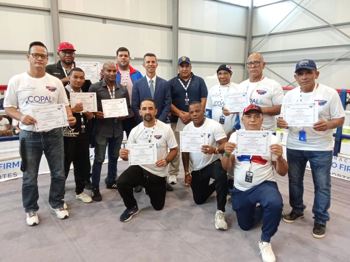 Pandeportes's tweet image. El Director General designado de Pandeportes, Miguel Ordoñez, participó de la jornada de finales en el Campeonato Nacional Interclubes U19 organizado por la @fedebop

Durante la actividad, se reconocieron a entrenadores y figuras del boxeo, que han dado muchas glorias al país.