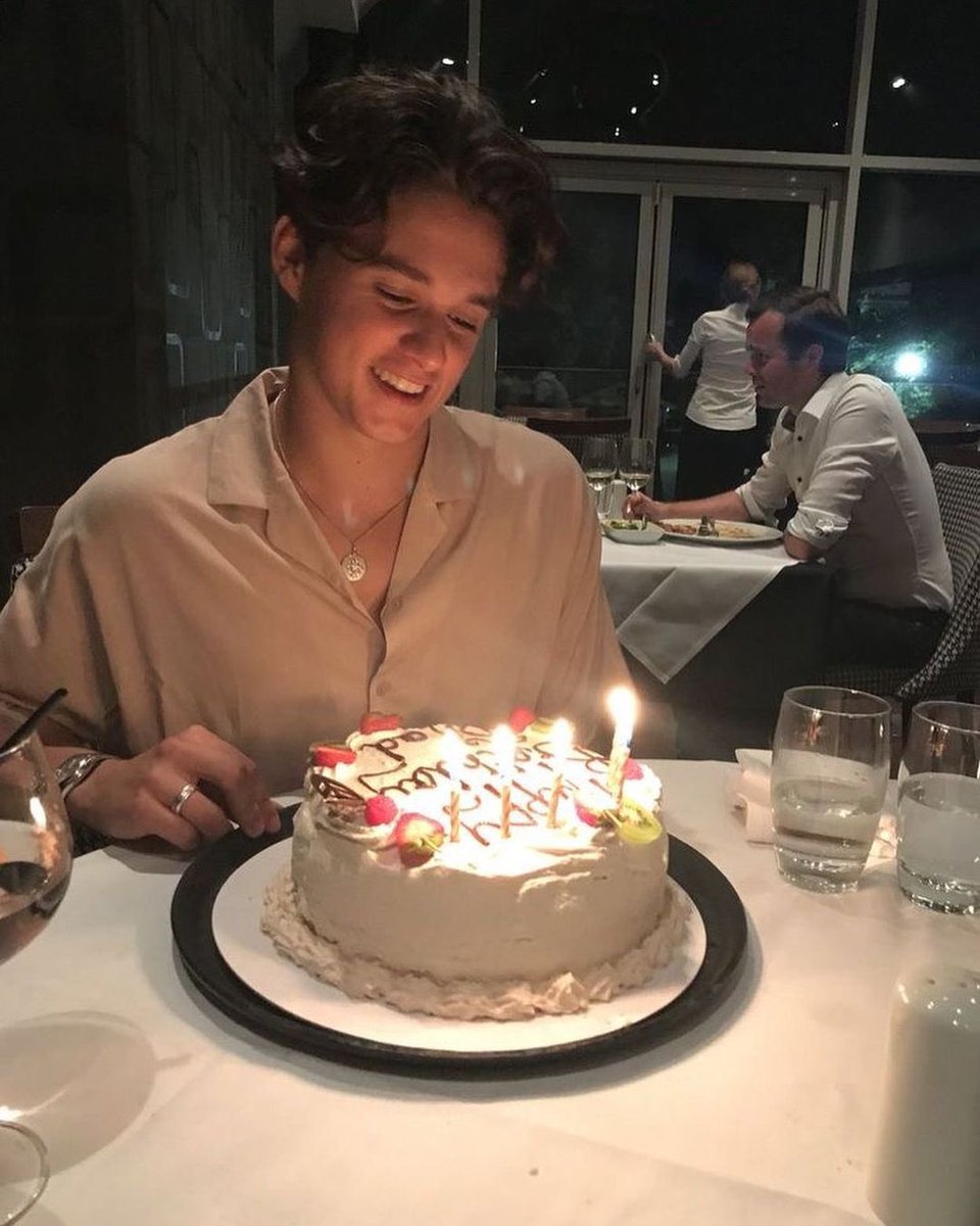bradleysupdates's tweet photo. Bradley will be 29 in a week 🥺✨ https://t.co/2TmUej4GRD
