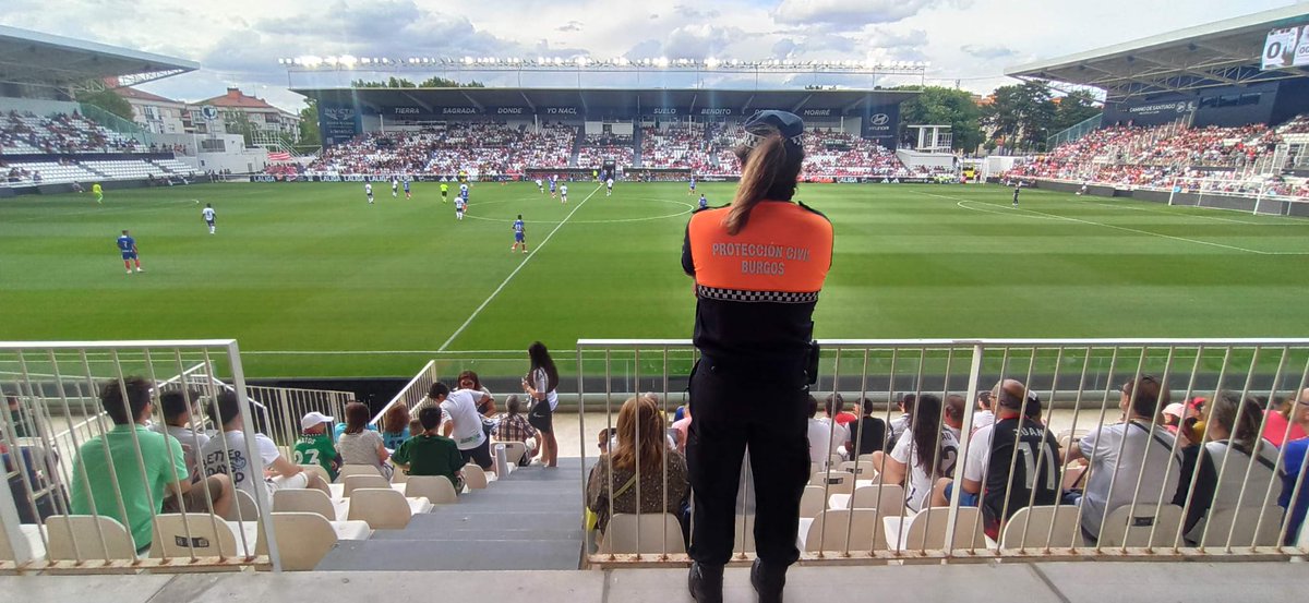 PCivilBurgos's tweet photo. En una tarde calurosa🥵🥵 nos desplazamos al estadio del #Plantio para realizar el preventivo del partido @Burgos_CF y el @AthleticClub. https://t.co/ckSNXqoO8o