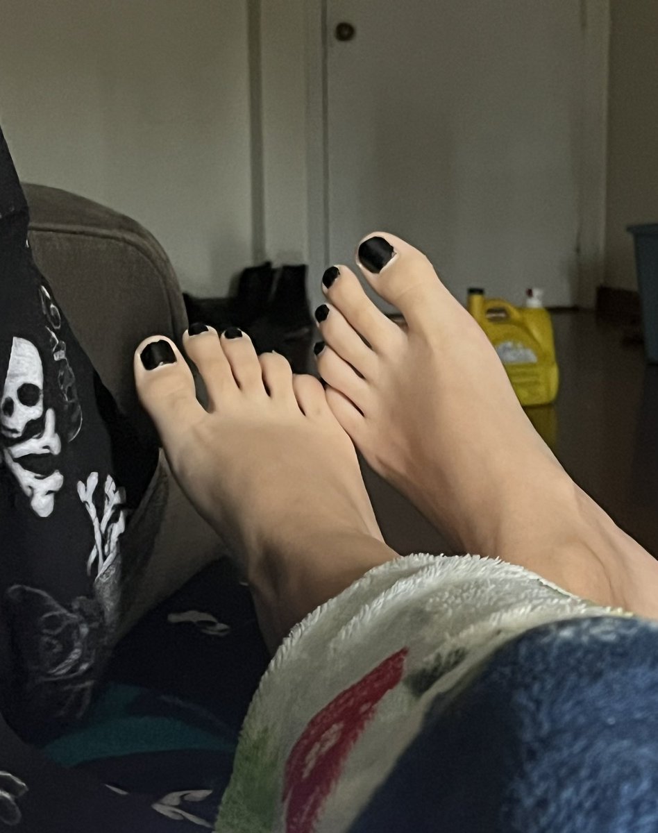 thatf33tg's tweet photo. Last Sundays😴
#blacknailpolish #2YearsStillNewJeans #cleanfeet #feet #feetpic #feetpics #feetworshi̇p #latina #الكهرباء #latina #latinafeet #toes #toes #womanfeet #womensfeet https://t.co/xzbawxCW04