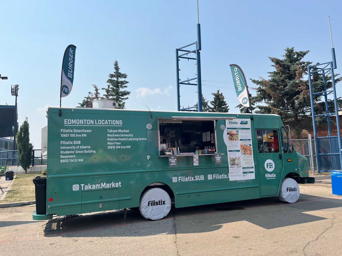 Filistix's tweet image. So we’re at KDays today and it’s unbearably hot 🥵 

If it’s not thunderstorms/windy weather, it’s +33° in Edmonton, Alberta 😂

#YEG #SummerIsAlmostOver #FilistixFoodTruck