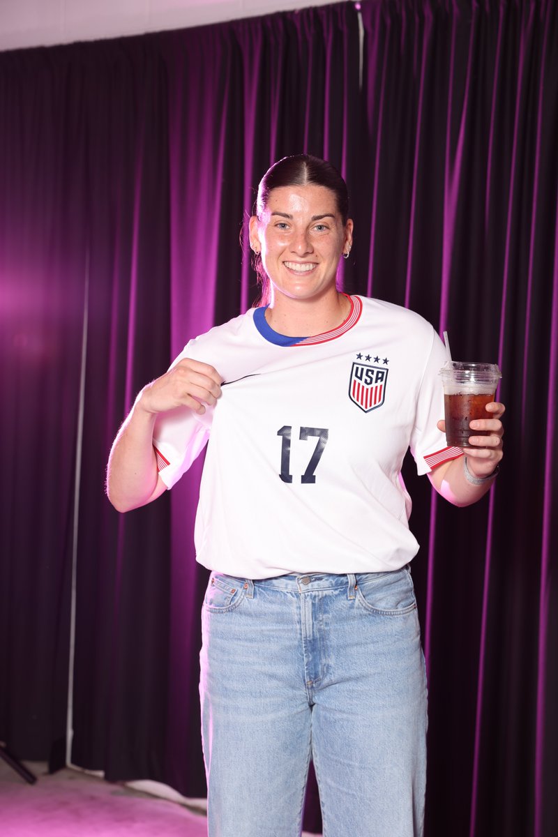 ThornsFC's tweet photo. Sam Coffey fan club, stand 🆙

@sscofff x #BAONPDX https://t.co/xa9jaUmrI6