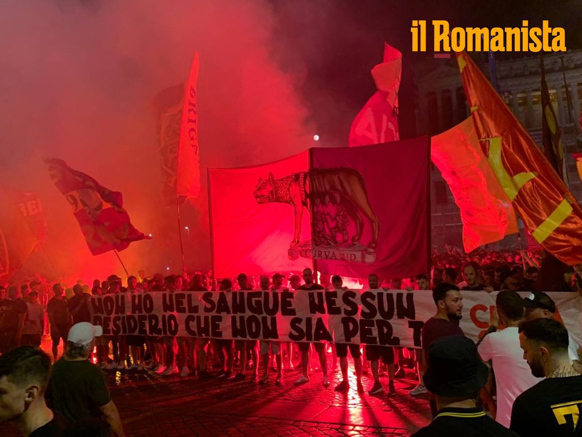 🟡🔴 La pancarta de la Curva Sud en las celebraciones por el 97 aniversario del club:

"¡No tengo ningún deseo en mi sangre que no sea por ti!"  

#ASRoma #22julio1927