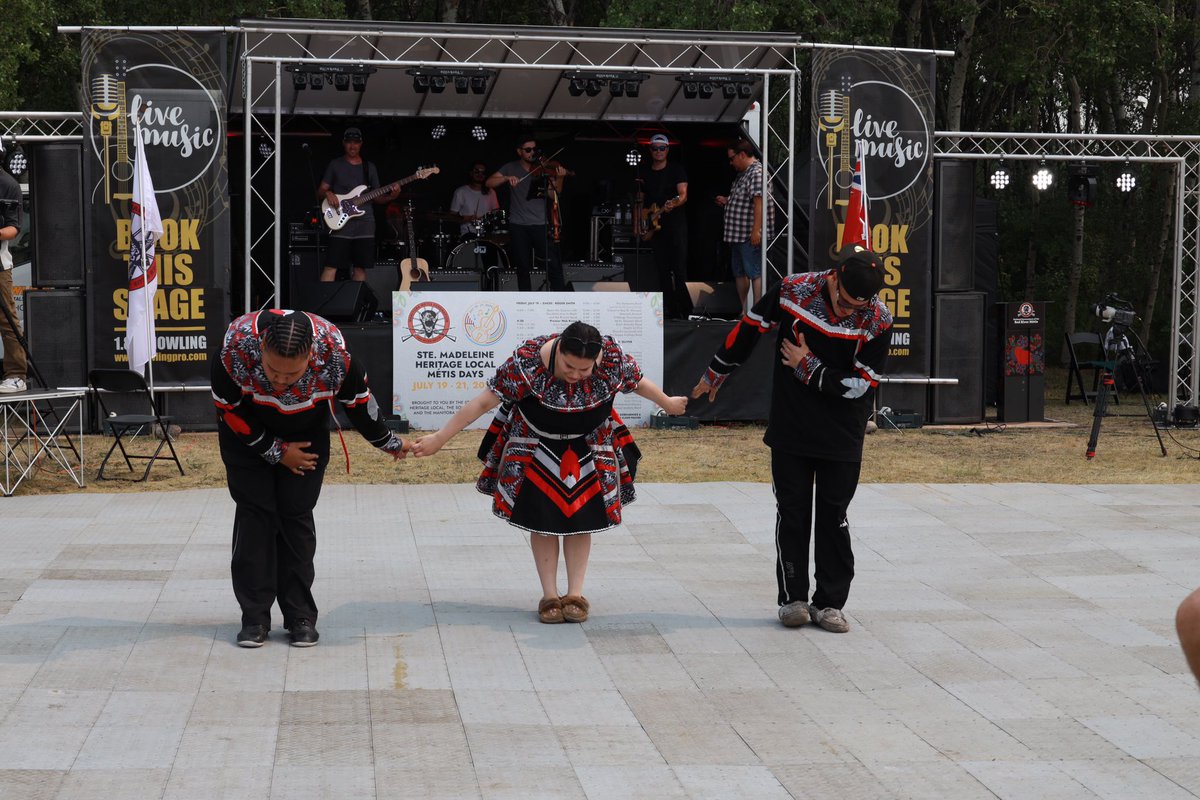 MBMetis_MMF's tweet photo. That's a wrap on this year's Ste. Madeleine Heritage Local Métis Days! Thank you to all the #RedRiverMétis Citizens who travelled across the Homeland to reflect and honour this part of our history. We look forward to seeing you all again next year! 👋 #RedRiverMétisGovernment https://t.co/QeVNAC8tUS