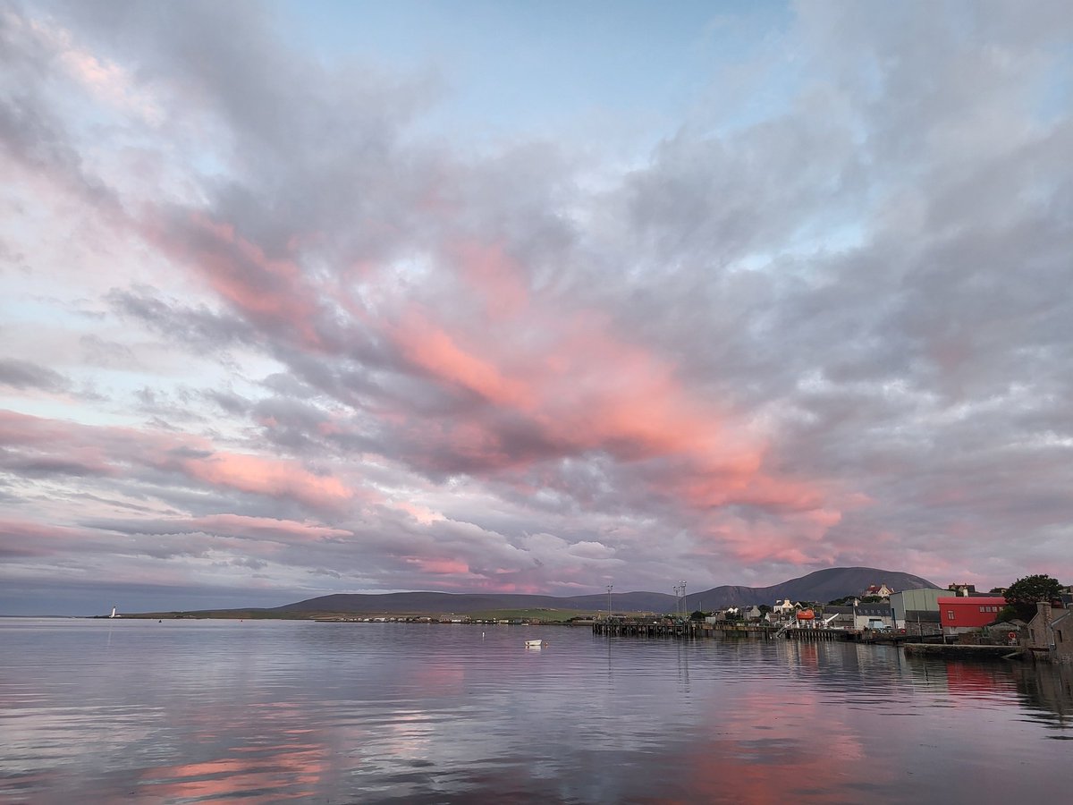 HayleyGreenOIC's tweet photo. Fantastic dinner at the Ferry Inn  with friends who are up here on holiday, and camping at the Ness campsite. Great skies on the walk home  #stromness #orkney #summerskies @metoffice https://t.co/Nq7sq3mFDa