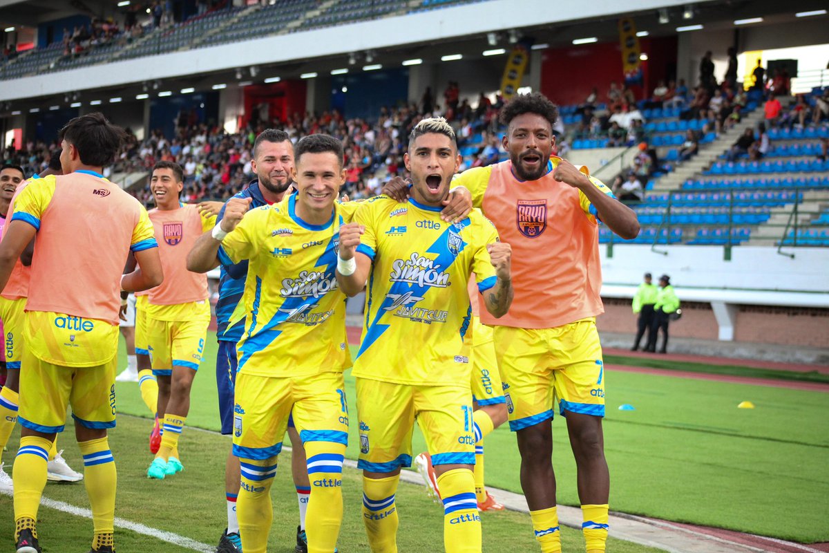 DvoRayoZuliano's tweet photo. ¡𝗚𝗢𝗢𝗢𝗟𝗟𝗟! Andrés Montero 55’
Montero la envía al arco con disparo de pelota parada poniendo el 0-2 por la jornada 2 del Clausura @LigaFUTVE
¡Su primer tanto con la camiseta de 𝙍𝘼𝙔𝙊!
𝗖𝗖𝗦 0-2 𝗥𝗔𝗬
𝗝𝟮-𝗖𝗹𝗮𝘂𝘀𝘂𝗿𝗮🏆
#DaleRayo ⚡️
#LigaFUTVEBancoDeVenezuela https://t.co/djiU0fDOwl