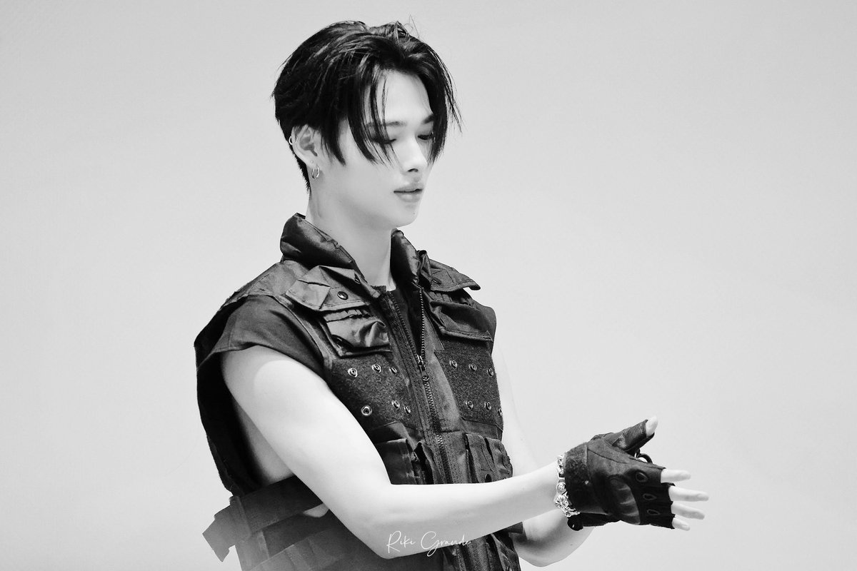 hi this is my man everyone this is a pop out we are locked in if you think u fw him you not thanks