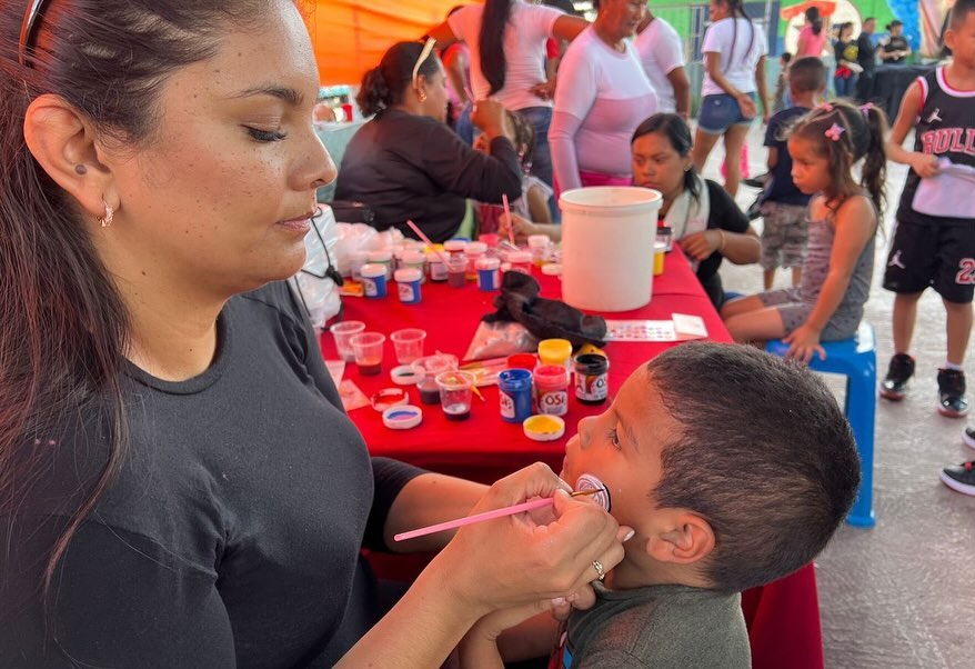 RafaelMaracay21's tweet photo. Los niños y niñas de Girardot disfrutan de las diversas actividades organizadas en las diferentes parroquias de nuestro municipio, en este día donde celebramos con mucha alegría y amor a los más pequeños y pequeñas de la casa. 

@NicolasMaduro
@Soykarinacarpio 

#Maracay https://t.co/uy1iZvcS7A