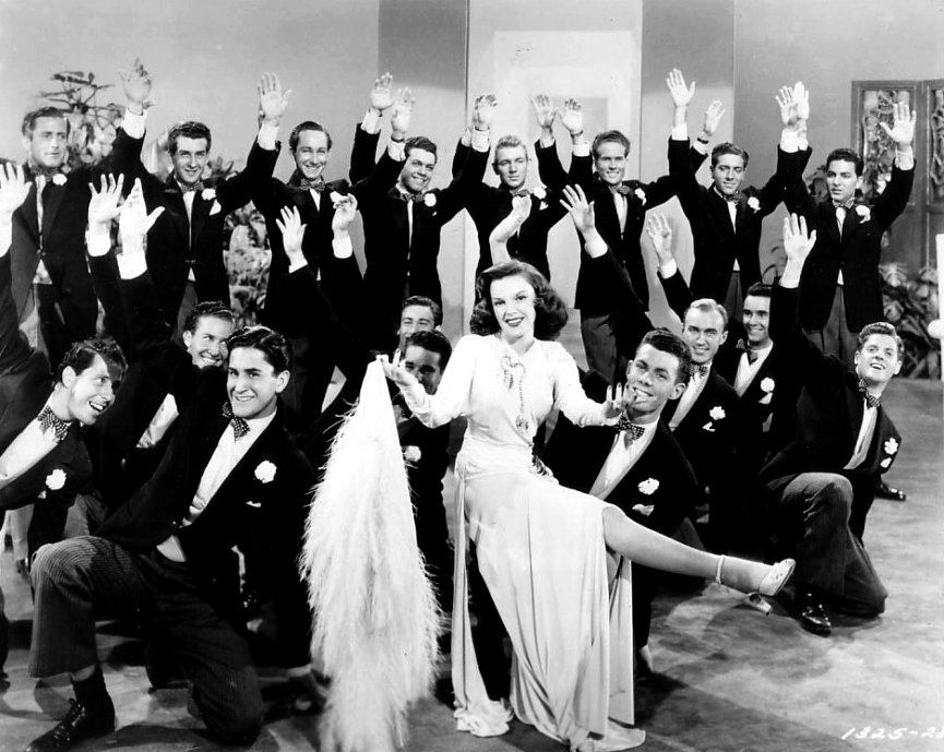 TheJudyRoom's tweet photo. July 21, 1944:  The last day of filming "A Great Lady Has An Interview" for "Ziegfeld Follies."  Judy had a 10 a.m. call and was dismissed at 5:45 p.m.

https://t.co/QfrIeYa39w

#judygarland #kaythompson #zziegfeldfollies #thejudyroom https://t.co/hcR8HJRoBQ