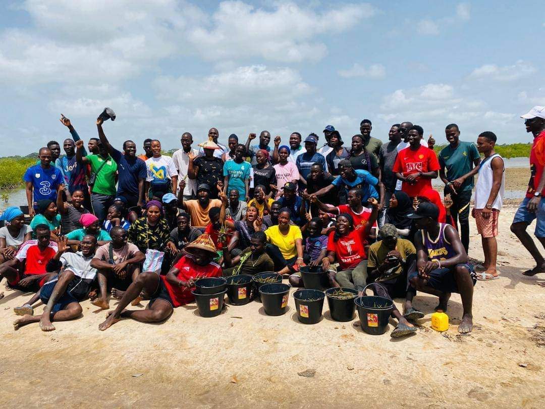 JallowArabiatou's tweet photo. Attending  the mangrove restoration  camp in kagnobon, with the club changement climatique de ziguinchor, mangroves play a vital  role in seqestering carbon   and also enhanced a better ecosystem for the different species. 
#ClimateAction 
#wearegenerationrestoration https://t.co/Ppoks0lx62