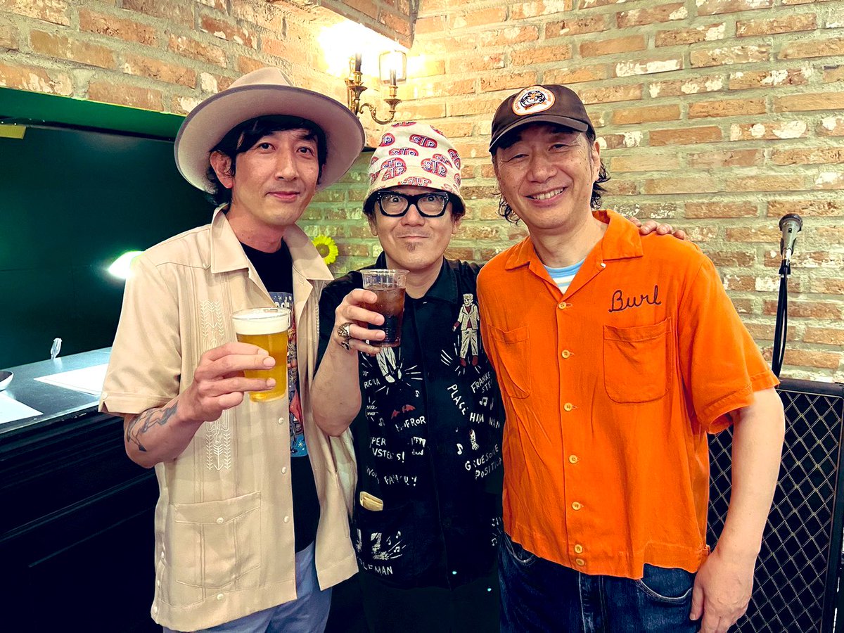 A_WILSON1001's tweet photo. 一昨日の荻窪TOP BEAT CLUBで開催されたDECKREC25周年祭り最終日のThe 5.6.7.8'sとTHE STRIKESのツーマンを見に行った!というブログ更新したよ!
#The5678s #THESTRIKES #大貫憲章 #DECKREC
https://t.co/ghPX08VCBO https://t.co/9uuGLUmG5Q