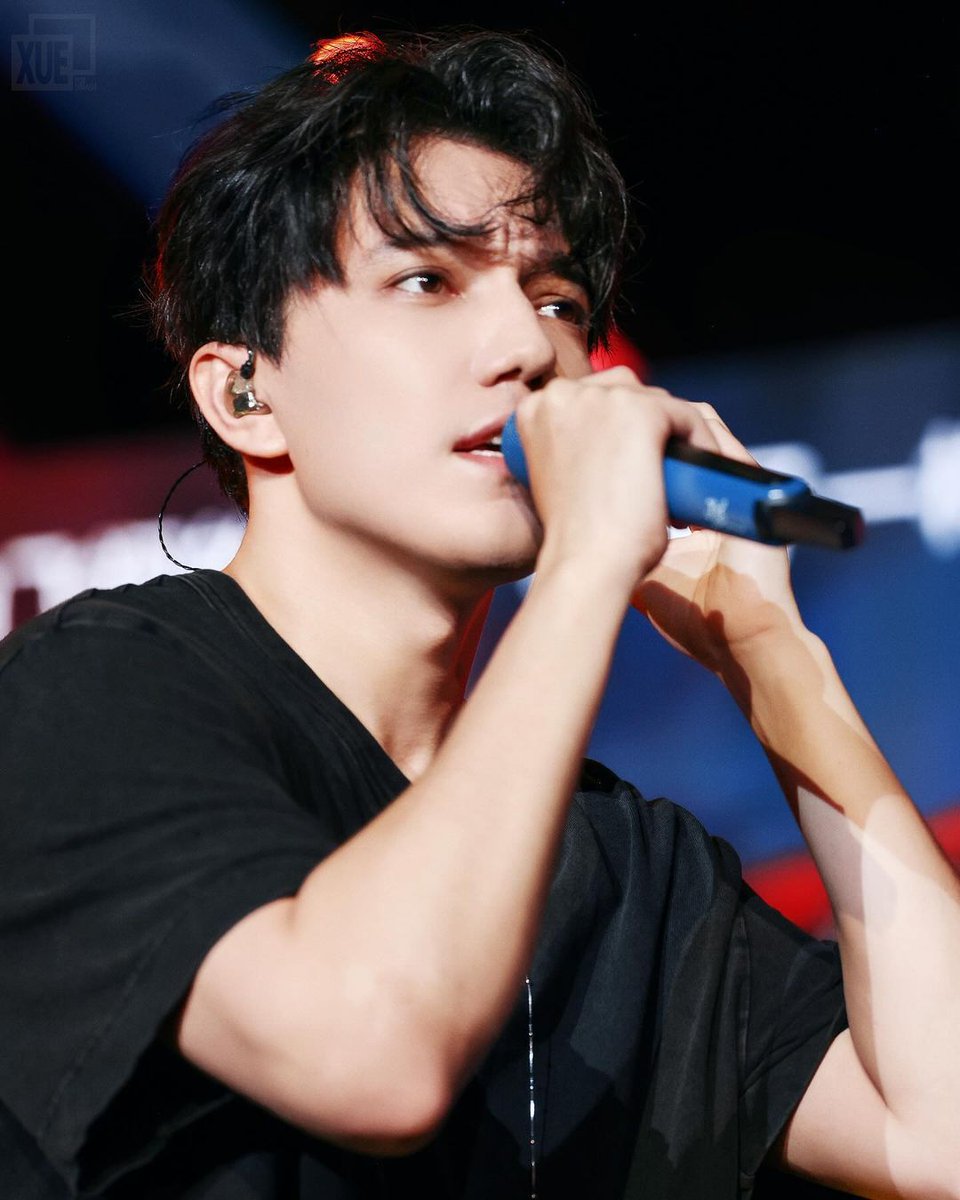 MySoulDimash's tweet photo. @dimash_official Мечта тыс��ч поклонников - концерт в Астане! 
Урааа! 💥💥👏👏👏
#DimashConcertAstana 
#Kazakhstan
#Astana https://t.co/LnkCSifRFa