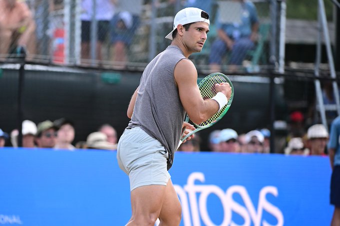 Guti99's tweet image. #ATPNewport PRIMERIZO! el norteamericano Marcos Giron 🇺🇸 vino de atrás para derrotar 6-7 6-3 7-5 a su compatriota Alex Michelsen y proclamarse CAMPEÓN del ATP 250 Newport 2024, primer título de su carrera, subirá al escalón 38° del ranking. 

#InfosysHallofFameOpen