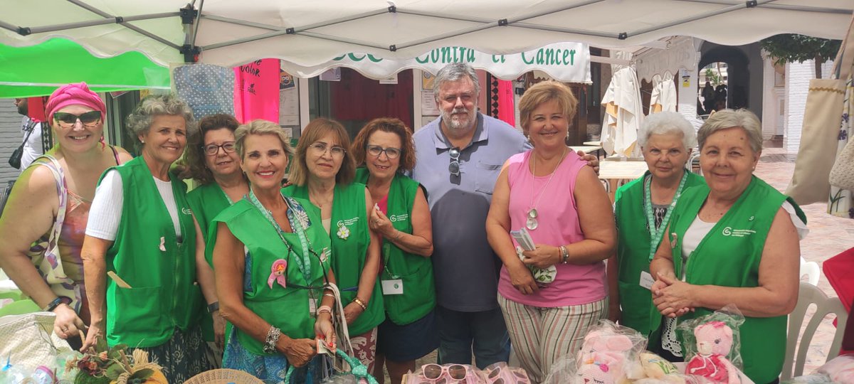 Fantástico trabajo de nuestras voluntarias de Nerja en el Mercadillo Solidario del mes de julio vendiendo sus manualidades. Muchas gracias al alcalde José Alberto Armijo <a href="/Ayto_Nerja/">Ayuntamiento de Nerja</a>  y al resto de autoridades que nos acompañaron y nos mostraron su apoyo.
#TodosContraElCáncer