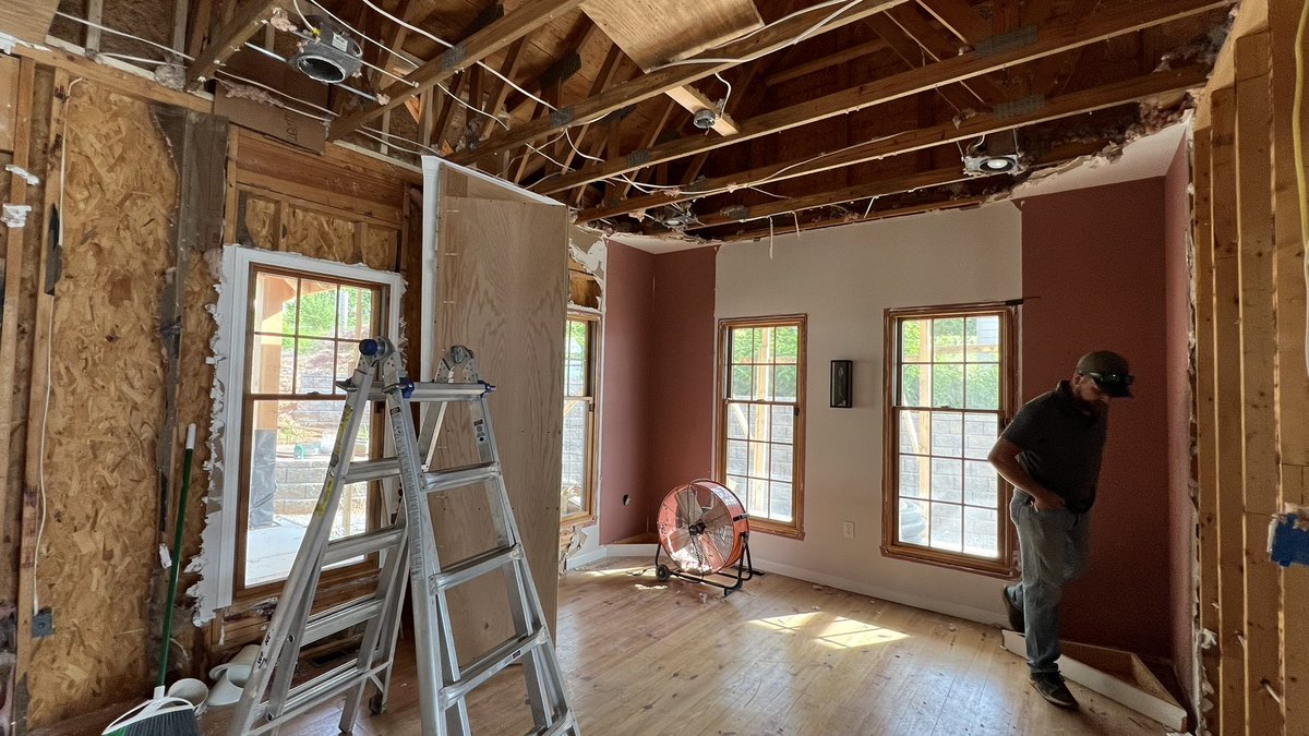 curly_tea's tweet photo. Doing the entire Lakehouse Reno. Here are upstairs Living/Dining/Kitchen pics from May 28, 2024. Will post updates in a week or two to see progress. Stay tuned! #LakeHouse #Renovation https://t.co/h191pmhVQV