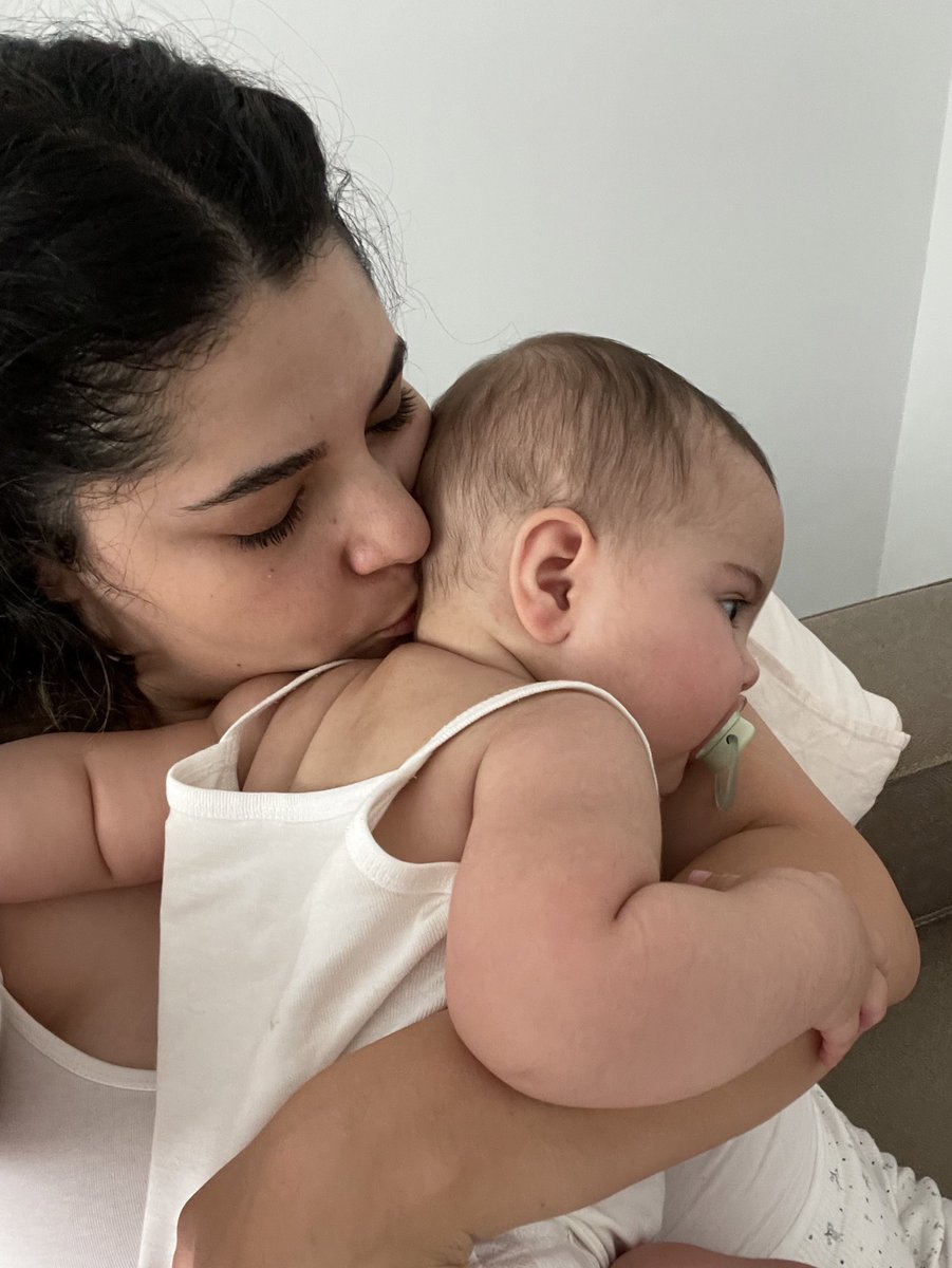 Bugün bebeğimin dünya da 8. Ayı seni çok seviyorum bal kızım 🍯 sen sevgilerin en güzeline layıksın sana söz seni öyle çok seveceğim ki kimsenin sevgisine ihtiyacın kalmayacak 🌸💕