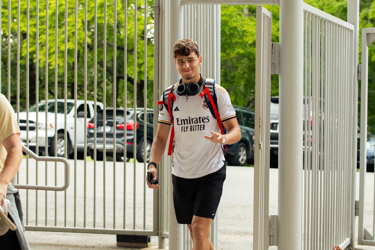 lrrangers's tweet photo. Arrived and ready for another playoff battle!

📸 @rayleighmiranda 

#LRRvCCFC | #lrrangers | #path2pro | @USLLeagueTwo https://t.co/CfuNcqUeVy