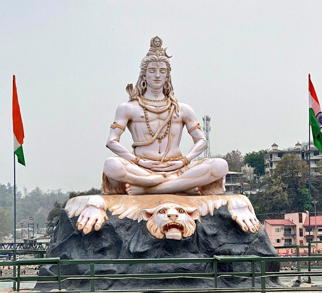 #हर_हर_महादेव 🍁🌷🙏

कर्पूरगौरं करुणावतारं संसारसारं भुजगेन्द्रहारम्।
सदा बसन्तं हृदयारबिन्दे भबं भवानीसहितं नमामि।।🚩🙏🙏

आप सभी भक्तों को इस पावन पवित्र श्रावण मास के प्रथम सोमवार की हार्दिक शुभकामनाएं 
#सावन_सोमवार 
#भोलेनाथ 
#HarHarMahadev