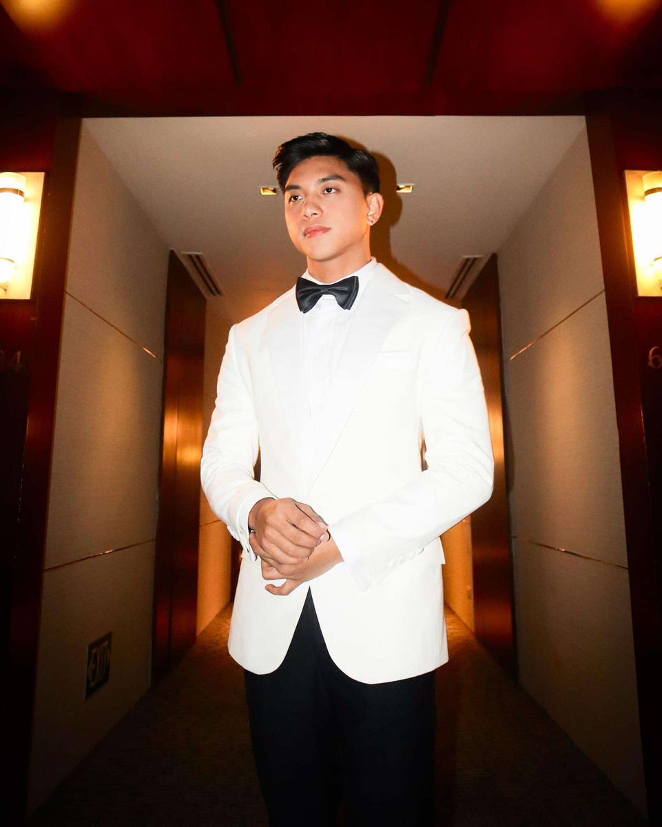 SolidRoycesquad's tweet photo. 2024.07.22 | royce.cabrera INSTAGRAM POST

Too classy to be boring.

#GMAGala2024 
@Sparkle_GMA @gmanetwork

Suit: suititupmanila
Make up: arnoldguco
📸 : shuashotss

#RoyceCabrera #RoyceSquadOfficial #OneBigLoveForRoyce #SolidRoyceSquad @RoyceCabrera https://t.co/FJEsMrP1PW