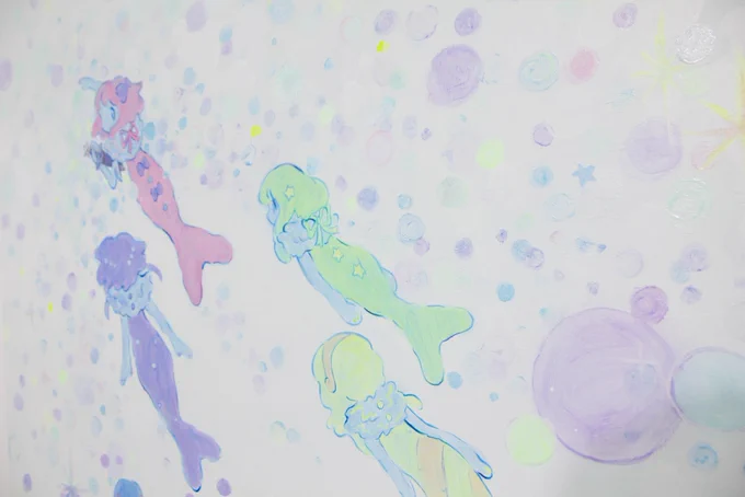 今回の作品で一番大きなF30号の『姉たち』というタイトルの作品。  アンデルセンの「人魚姫」は大好きな物語なのですが、物語に出てくる姉たちについてよく想いを馳せてしまいます。希望や愛や後悔を胸に、魔女から受け取った運命のナイフを末の妹へ届けに向かったのかなと。その後の結末も含め、いつもとても切ない気持ちになります。  #透明を見るには