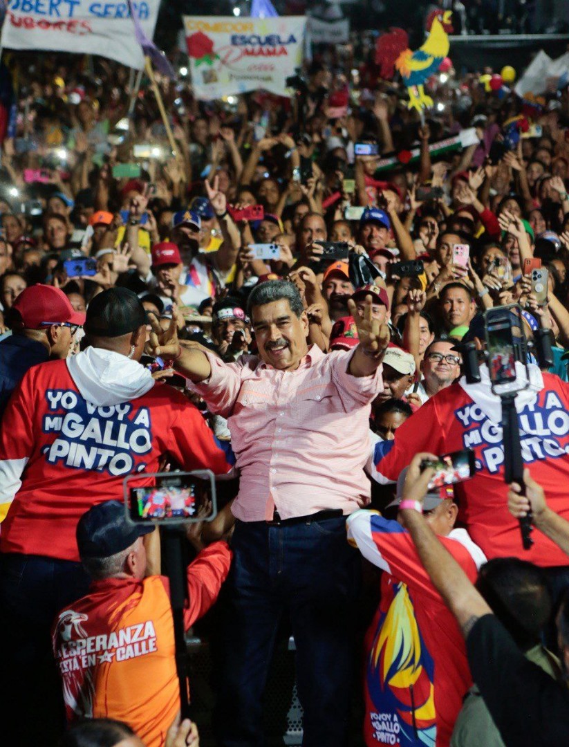 Batalladeideas's tweet photo. 🇻🇪#AHORA : Las calles de Porlamar se cubrieron de amor y alegría junto al hijo de Hugo Chávez Frías, el🐓pinto 🫶 Nicolás Maduro.#21Jul  #VotaFuturo #NicolasMaduro 🐓#AlexNSaab #CamillaFSaab  #FreeAlexSaabOrg https://t.co/qCTEJPUOjz