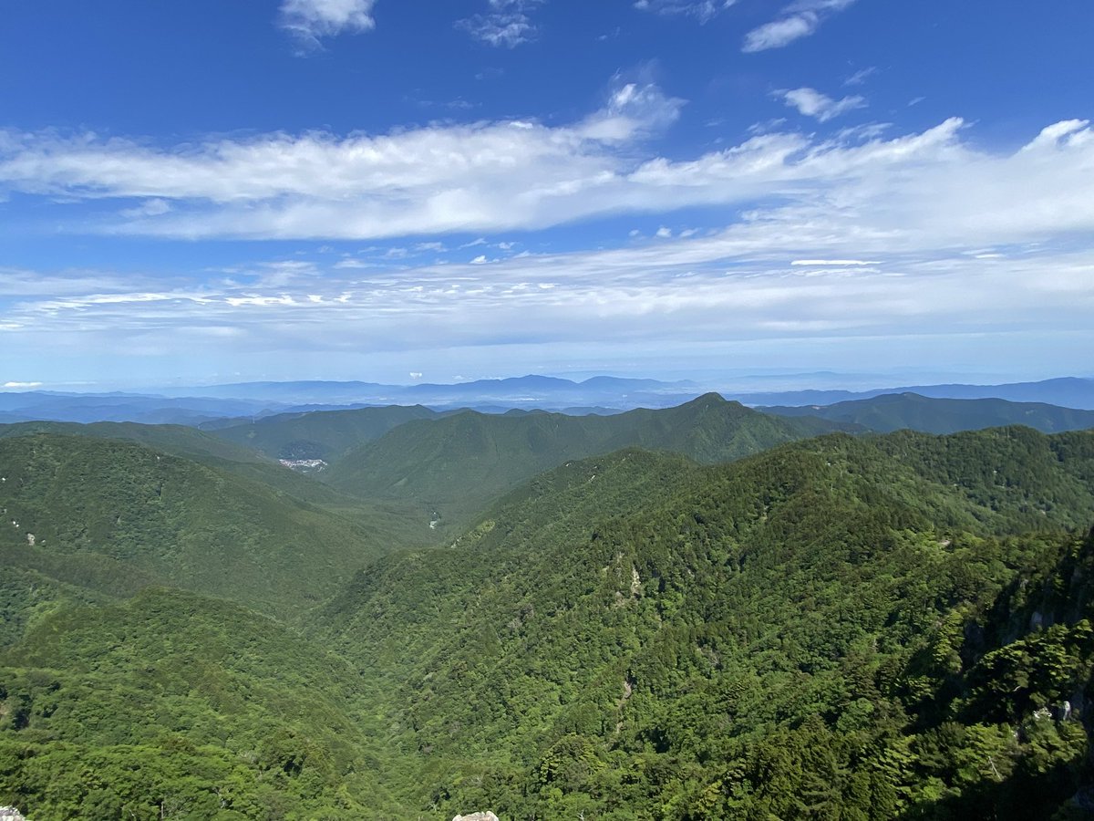 vasikarada's tweet photo. 今月も登拝させていただきました大峯山寺です
流石に夏場は暑く前回の倍水分補給しながらの参詣になりました💦
御朱印は今回珍しく漢字で「蔵王大権現」と書いていただきました🙏 https://t.co/9BNSVUlrh3