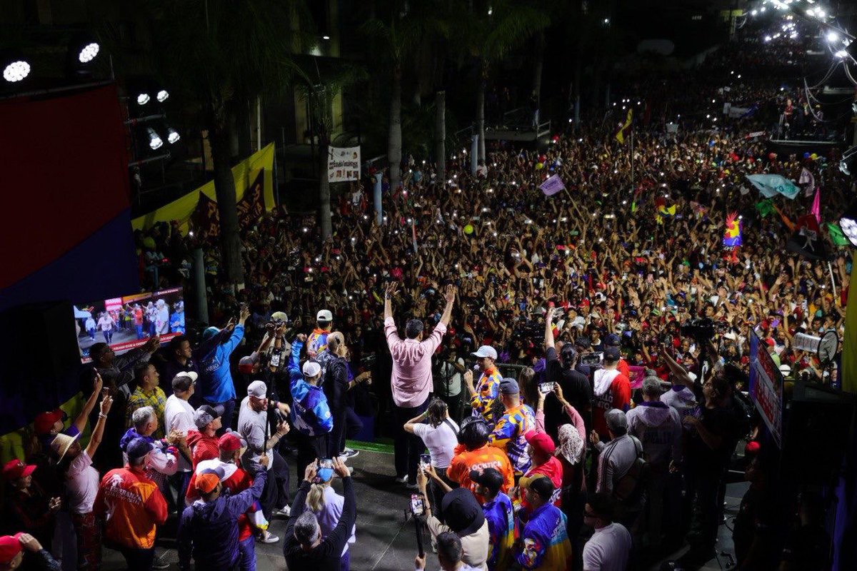 Nuestro #GalloNico, el Pdte. <a href="/NicolasMaduro/">Nicolás Maduro</a> es garantía de paz, amor, esperanza y futuro para Venezuela 🇻🇪. Victoriosos cierres de campaña hoy en: 

Apure 🤠
Barinas❤️
Nueva Esparta 🏝
