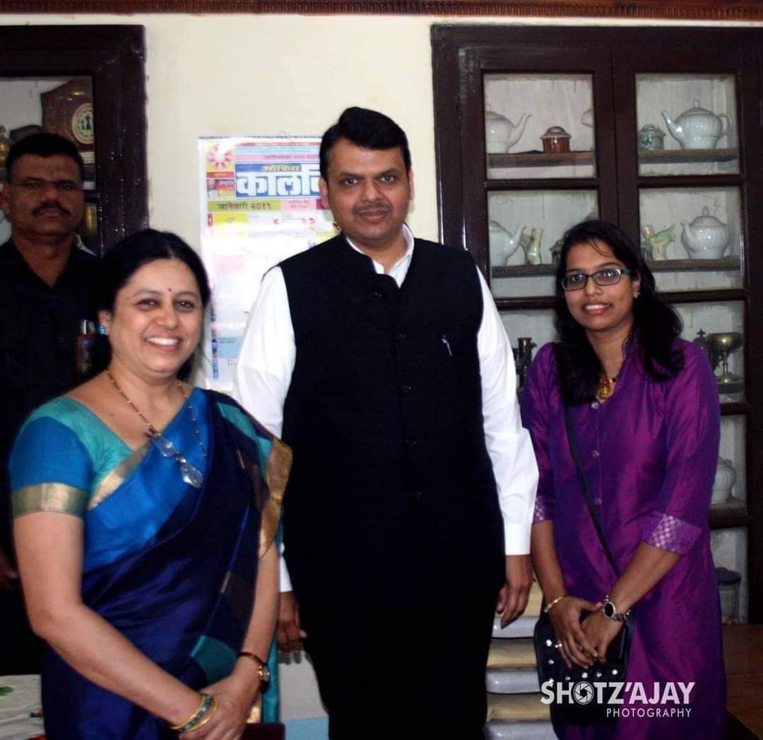 AparnaLonare's tweet photo. निष्कलंक नेतृत्व, निर्विवाद कर्तृत्व,
नवमहाराष्ट्राचे शिल्पकार, राज्याचे उपमुख्यमंत्री आदरणीय 👑 देवेंद्रजी फडणवीस साहेब 👑  आपणास 🎂 वाढदिवसाच्या 🎂 खूप 🎁 खूप 🎊 आनंदी 😀 शिवमय 🚩 शुभेच्छा 💐

 🙏 सौ. अपर्णा अतुल लोणारे - येनपुरे 
उपाध्यक्ष, भाजपा युवा मोर्चा पुणे शहर https://t.co/fUkYI7VA4g
