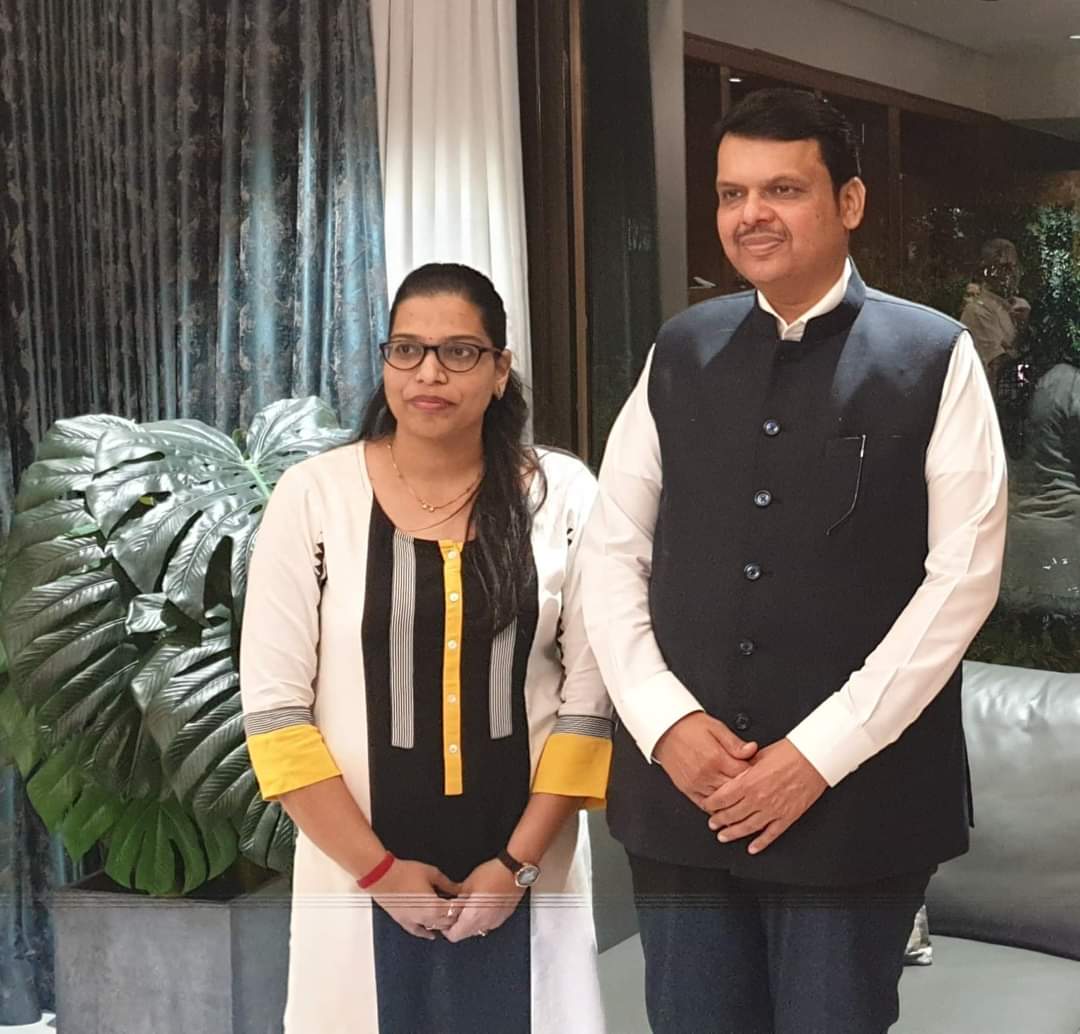 AparnaLonare's tweet photo. निष्कलंक नेतृत्व, निर्विवाद कर्तृत्व,
नवमहाराष्ट्राचे शिल्पकार, राज्याचे उपमुख्यमंत्री आदरणीय 👑 देवेंद्रजी फडणवीस साहेब 👑  आपणास 🎂 वाढदिवसाच्या 🎂 खूप 🎁 खूप 🎊 आनंदी 😀 शिवमय 🚩 शुभेच्छा 💐

 🙏 सौ. अपर्णा अतुल लोणारे - येनपुरे 
उपाध्यक्ष, भाजपा युवा मोर्चा पुणे शहर https://t.co/fUkYI7VA4g