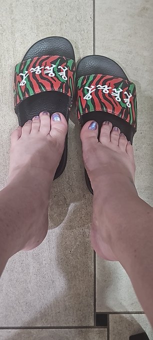 Hey #feetworshi̇p I'm in need of a pedicure...treat your Goddess and I'll treat you back... https://t<a href="/tag/feetworshi%CC%87p"class="tags">#feetworshi̇p</a>