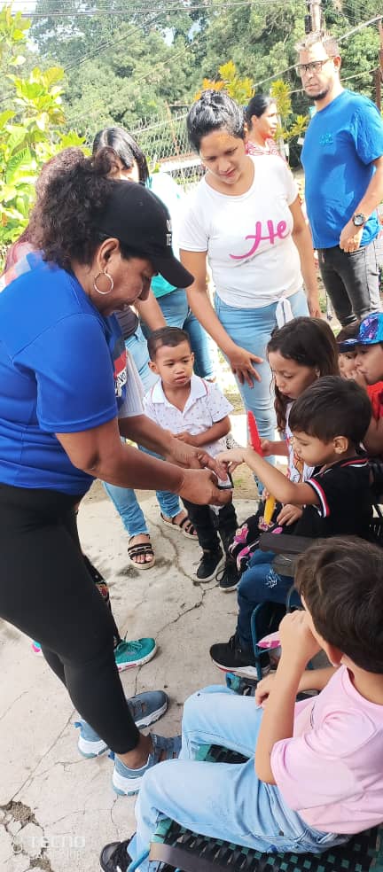 unt_carabobo's tweet photo. En #Vigirima, el equipo de @guacara_unt realizó actividad recreativa y compartir, para celebrar el #DiaDelNiño https://t.co/rb7H0bOQuA