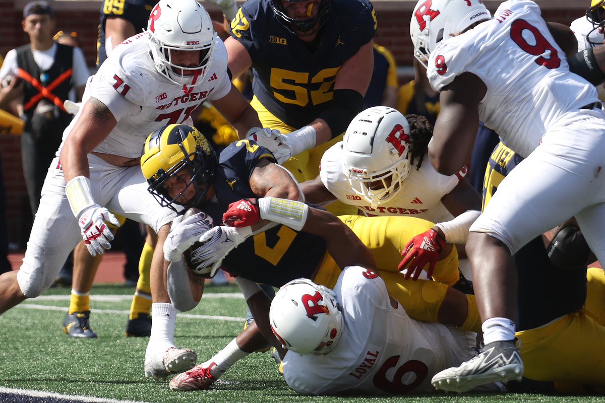 DID YOU KNOW?

Kenneth Walker III rushed for more yards on the first play of his MSU career (75-yard touchdown) than Blake Corum did on his first 20 touchdown runs combined?

WALKER III (2021)

1 carry
75 yards

CORUM (2023)

20 carries
74 yards

Goal line plunge merchant? 〽️