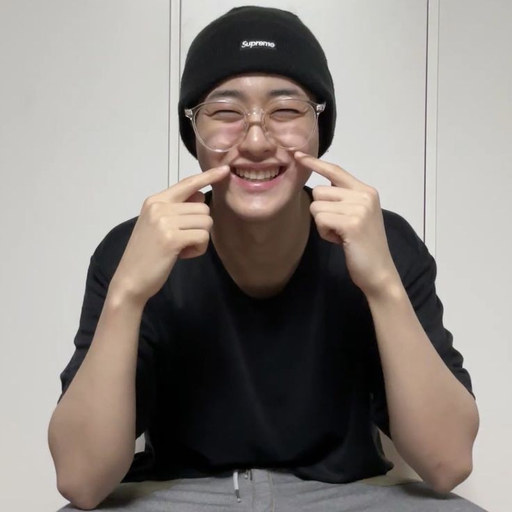 This yongha picture 🥹&amp; his beautiful smile.