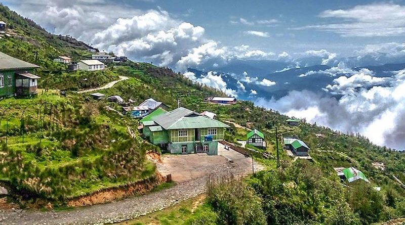 MadhuriDaksha's tweet photo. The Sikkim government has mandated a garbage bag for all tourist vehicles entering the state to ensure environmental sustainability. 🇮🇳
#Sikkim #SikkimGovernment #Tourists #SikkimTourism #GarbageBag https://t.co/8o3aEWZMRh