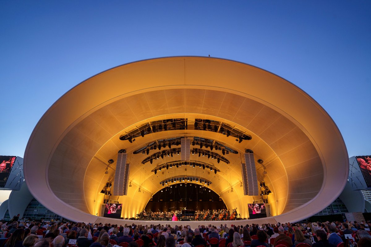 kernolga1's tweet photo. What a great memories from opening night of the summer season at #TheRadyShell in #SanDiego! Such special place! Beautiful and power sound from @SanDiegoSymph, and what a pleasure always to work with wonderful @gemmanewmusic 💕🎼🎹
Photos by Gary Payne https://t.co/qTLau4peli