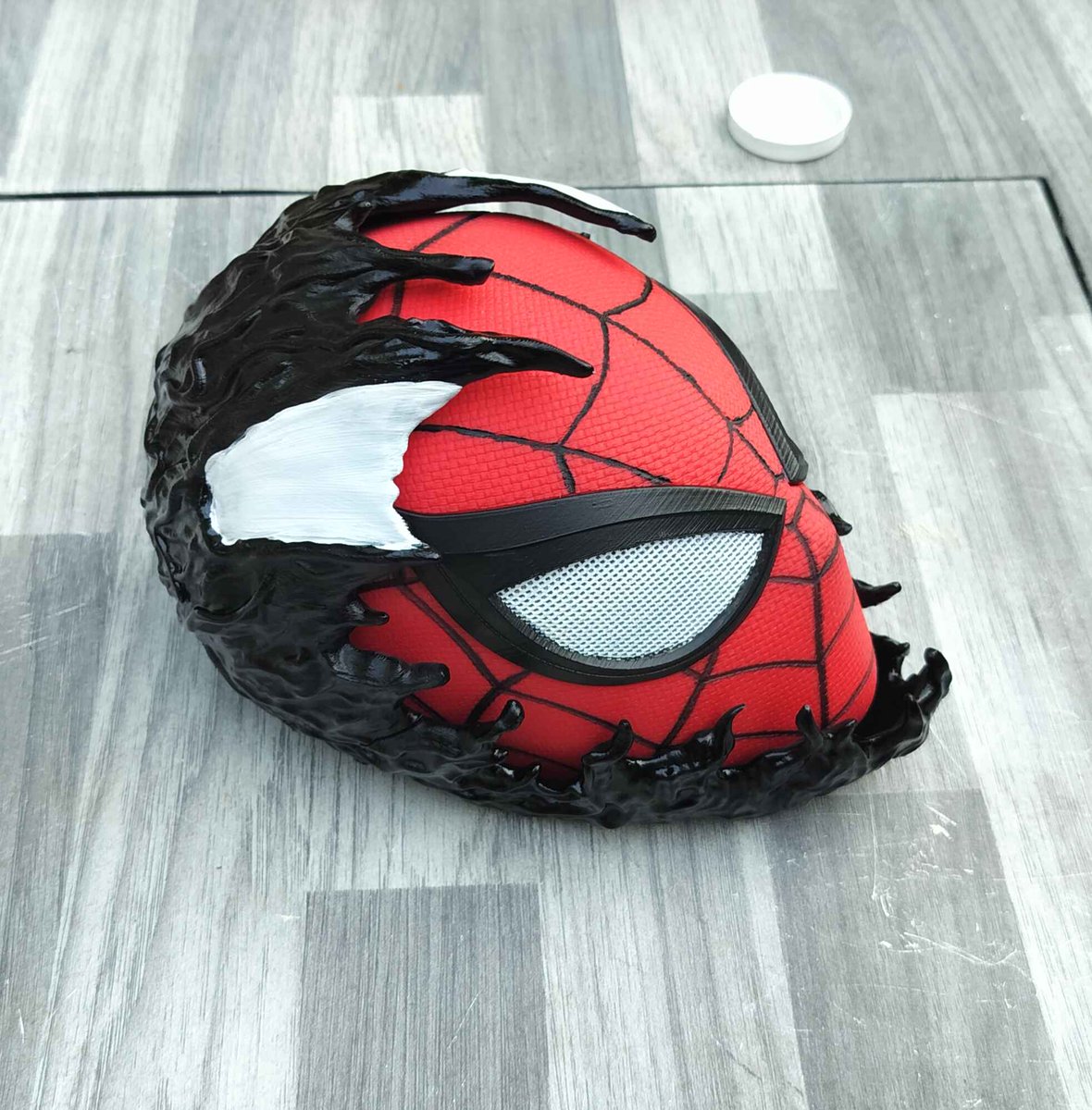 A lil Project of Mr.Spooder man getting overtaken for <a href="/Xyllos_/">Xyllos</a>   I am still tryna learn how to paint more detail steady lines so if u have tips LMK PLSSS IM BEGGING

the Original Model Designer is from thangs.com/designer/Yosh%…
THIS MANS MAKES FUCKING ART I TELL YOU WHAT