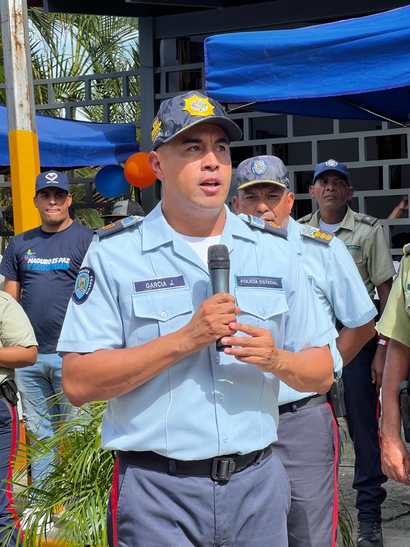 garciapintojose's tweet photo. En el marco de la celebración del Día Nacional del Policía, realizamos una Jornada Integral para los funcionarios y familiares de la policía municipal de Tomás Lander, donde entregamos ascensos y reconocimientos, exaltando los grandes logros de esta institución.

@HectoRodriguez https://t.co/y3VfeouDkY