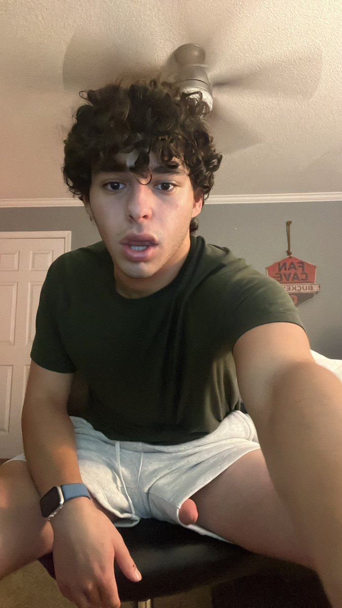 EliGonnaBeRich's tweet photo. do you guys like my new shorts? https://t.co/PB7TO09QCL