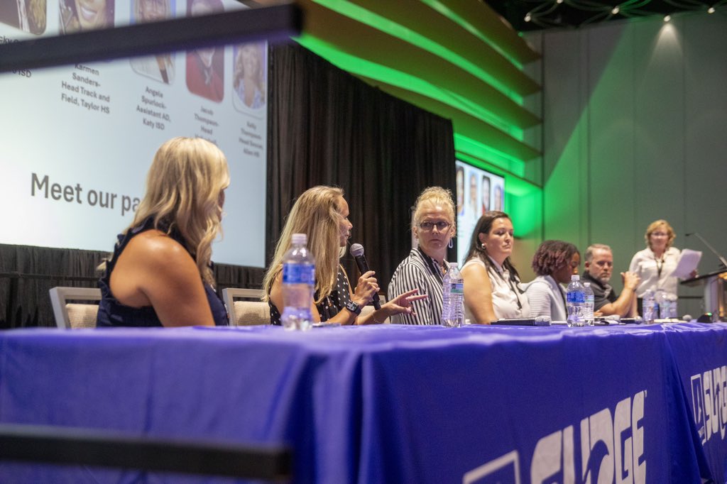 THSCAcoaches's tweet photo. Thank you to @bsnsports_tx for hosting this Coaches of Girls Sports Forum! #PoweringGirlsForward ๐ช๐ https://t.co/FJl8c71dPS