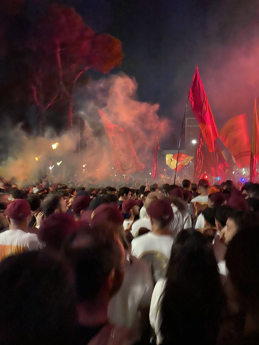 MattiaM199's tweet photo. AUGURI ROMA MIA☠️🟨🟥 https://t.co/lccPG6jlY2