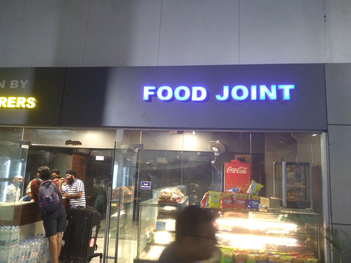 CitizenVoice19's tweet photo. @RailMinIndia this #foodjoint has refused #women to use #washroom at platfotm no 1, Nizamuddin Railway Station approx 30 min before. @RPFCR #RPF is useless. @MinistryWCD https://t.co/HsOBDf148a