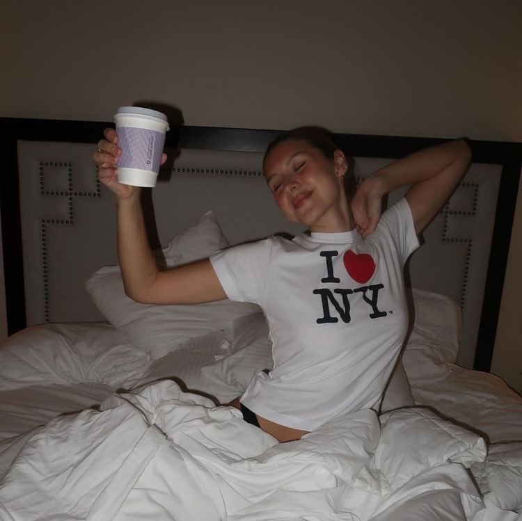 daesthetic9's tweet photo. entering my nyc it girl era in 19 days https://t.co/8sQBcpDavT