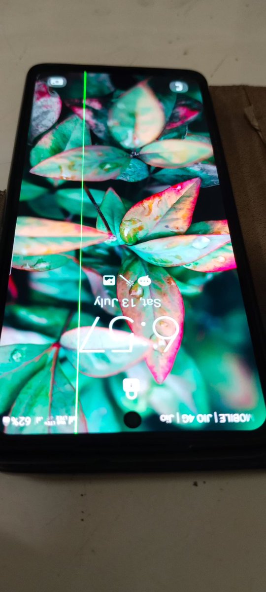 AdvHariBaskar's tweet photo. Bought a Samsung M52 as a gift for my mom in 2022. Now it has a green line on the screen with no updates or drops. This has really shaken my trust in the brand. @SamsungIndia, @SamsungMobile @techtamil16 @TechBossIndia @A2D_Army rectify this issue #Greenlineissue https://t.co/XRFOgd1Bn4