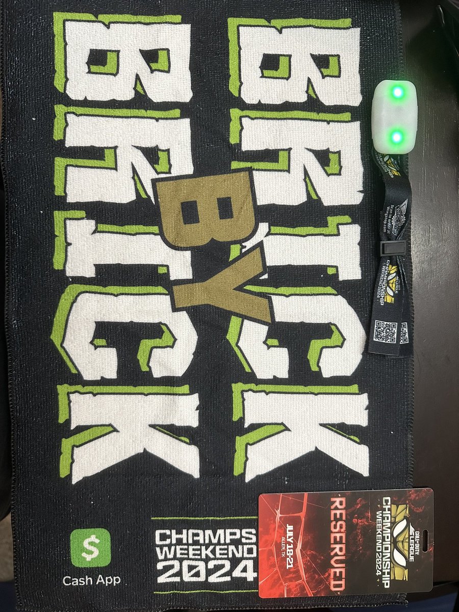 DawkTV's tweet image. First ever #Champs in the books! Shoutout @OpTic for an amazing event and congrats to @Shotzzy @DashySZN @Kuavo @Pred and the big man @H3CZ. 7 years in the making!