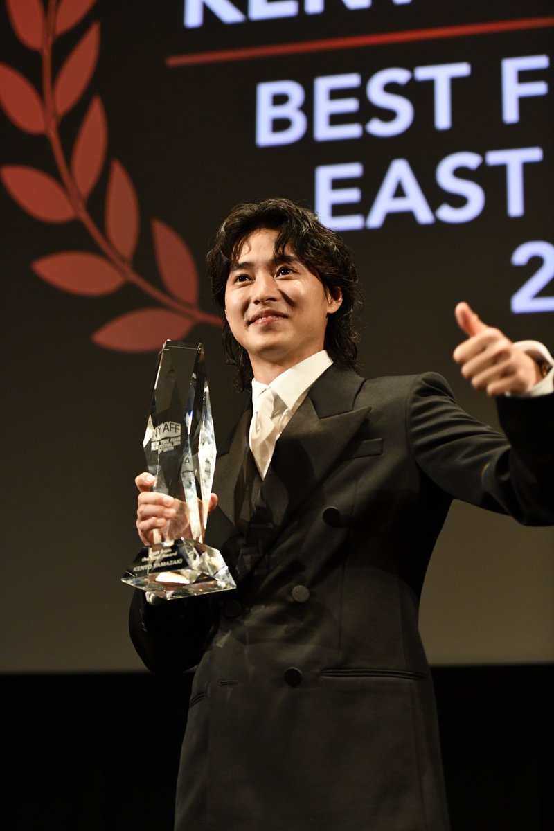 kingdomthemovie's tweet photo. ◤￣￣￣￣
⠀「#キングダム」ついに世界へ―。
　　　　　　　　　　  　＿＿＿＿◢

#ニューヨーク・アジアン映画祭 に
「The Best from the East Award」を
受賞した #山﨑賢人 さんが登壇⚔

本編上映後は
割れんばかりの拍手が巻き起こりました👏

▼NYレポートはこちら！
https://t.co/a6Pr3DQJ1B https://t.co/ALIC1o5xbb