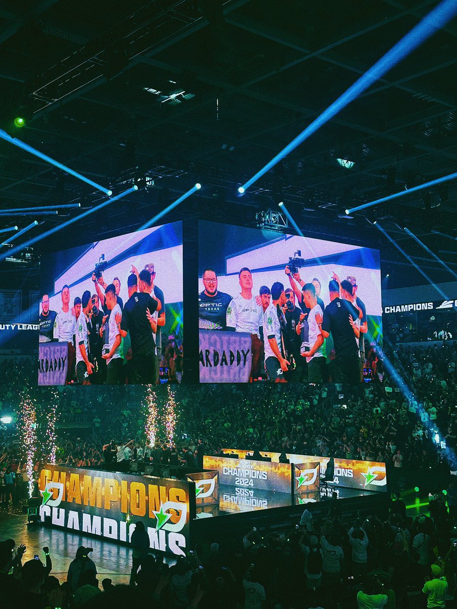damonlowe's tweet photo. champs was diffy. crowd went crazy. congrats to the boys @OpTicTexas #GreenWall https://t.co/GADEt2TNbN