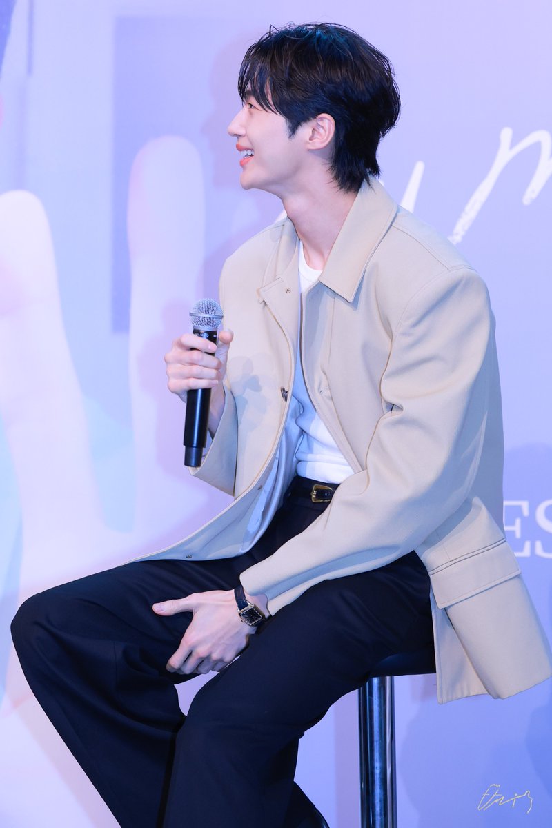 911031_ing's tweet photo. 𝙨𝙚𝙤𝙠𝙢𝙤𝙧𝙣𝙞𝙣𝙜 🤗 
모든 모습이 다 좋지만 이런 모습이 제일 좋아 🫶
분명 또 상반신만 올린 사람 되겠지..(클릭요망 

평생 같이 웃자 😊 https://t.co/fPFdXLfwK6