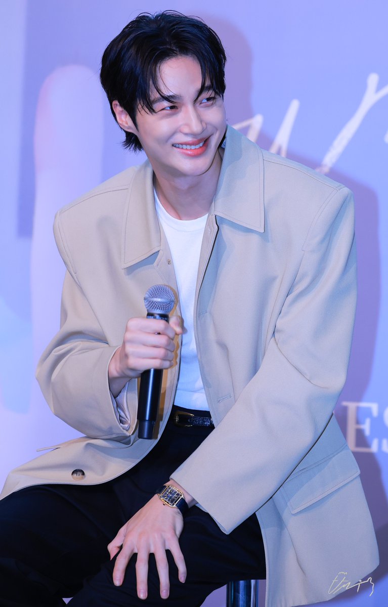 911031_ing's tweet photo. 𝙨𝙚𝙤𝙠𝙢𝙤𝙧𝙣𝙞𝙣𝙜 🤗 
모든 모습이 다 좋지만 이런 모습이 제일 좋아 🫶
분명 또 상반신만 올린 사람 되겠지..(클릭요망 

평생 같이 웃자 😊 https://t.co/fPFdXLfwK6