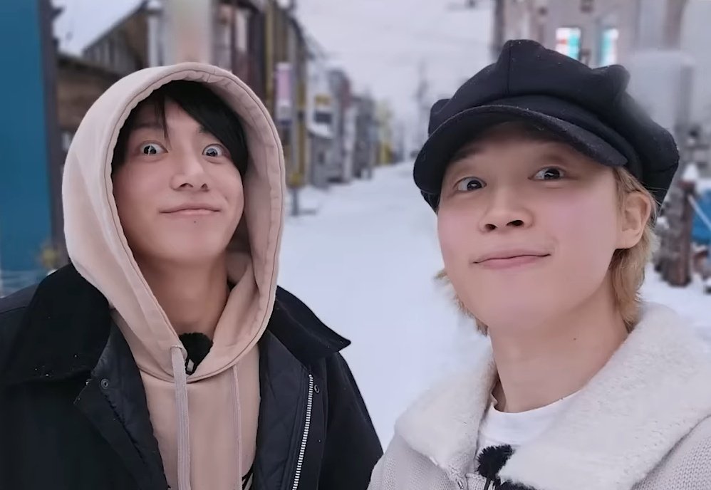 winnttaebear's tweet photo. JIMIN AND JUNGKOOK SELCA https://t.co/kSYBNPuDOd